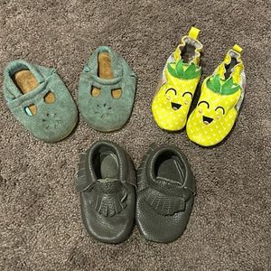 Baby soft sole leather moccasin size 4 bundle!!